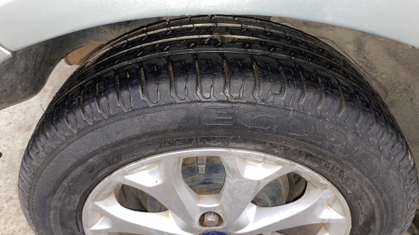 2013 Ford Figo TITANIUM 1.2 PETROL, Petrol, Manual, 56,660 km, Right Rear Tyre Tread