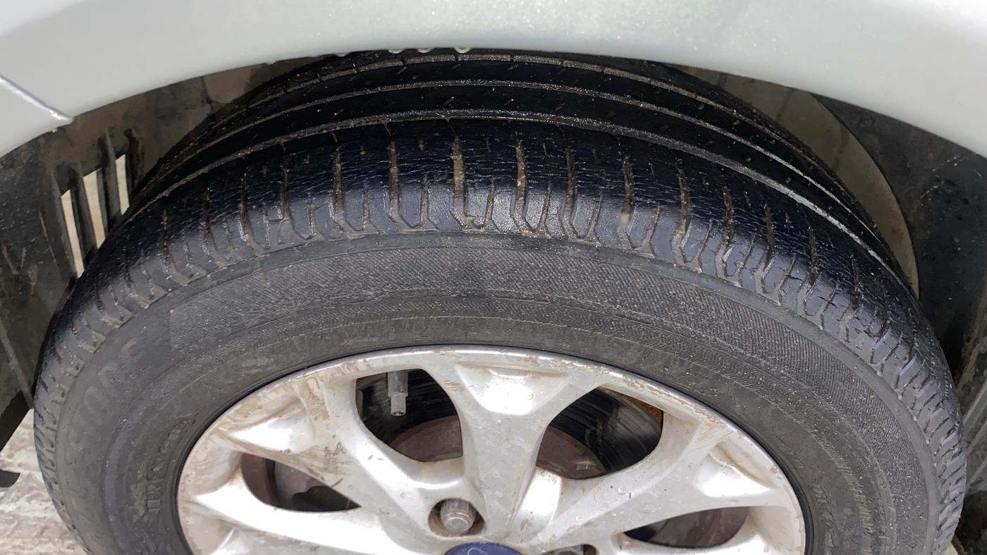 2013 Ford Figo TITANIUM 1.2 PETROL, Petrol, Manual, 56,660 km, Left Front Tyre Tread