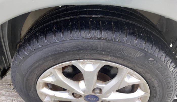 2013 Ford Figo TITANIUM 1.2 PETROL, Petrol, Manual, 56,576 km, Right Front Tyre Tread