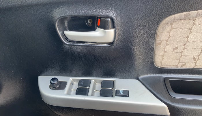 2014 Maruti Wagon R 1.0 VXI, Petrol, Manual, 74,074 km, Driver Side Door Panels Control