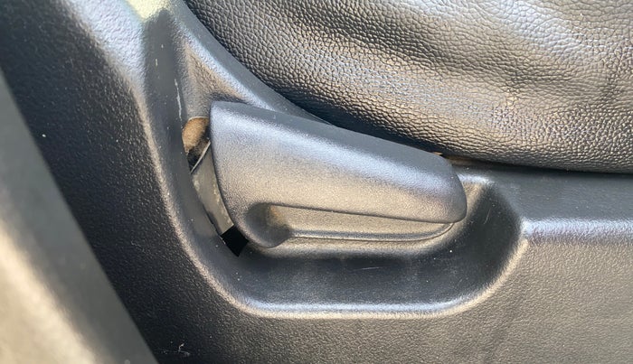 2014 Maruti Wagon R 1.0 VXI, Petrol, Manual, 74,074 km, Driver Side Adjustment Panel