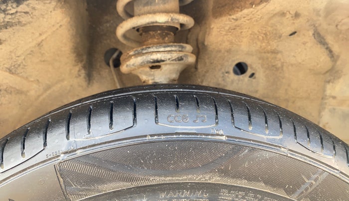 2014 Maruti Wagon R 1.0 VXI, Petrol, Manual, 74,074 km, Right Front Tyre Tread