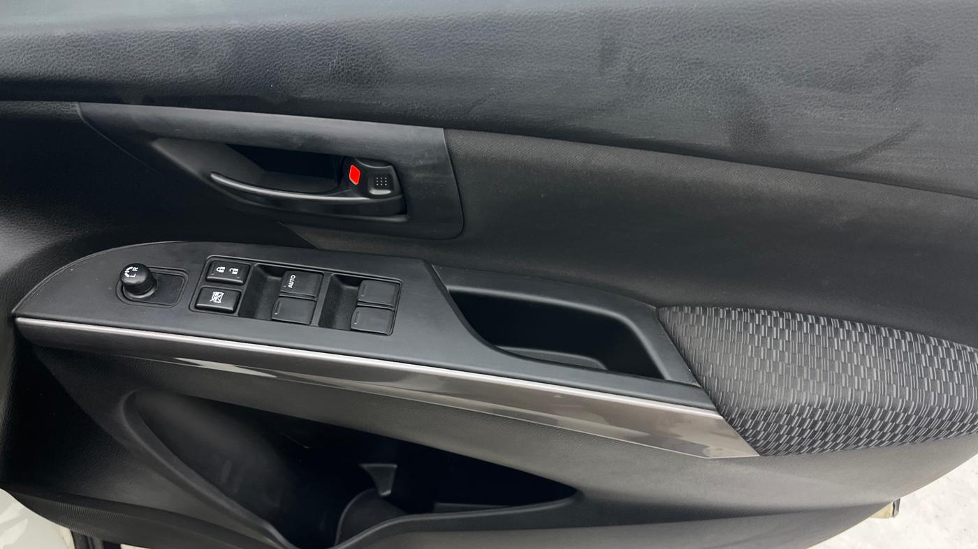 2018 Maruti S Cross SIGMA 1.3, Diesel, Manual, 62,019 km, Driver Side Door Panels Control