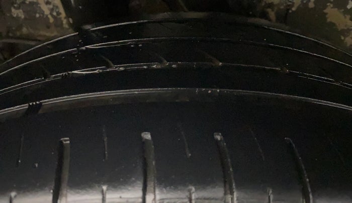 2019 Hyundai VENUE SX(O) 1.4 CRDI, Diesel, Manual, 1,27,192 km, Right Rear Tyre Tread