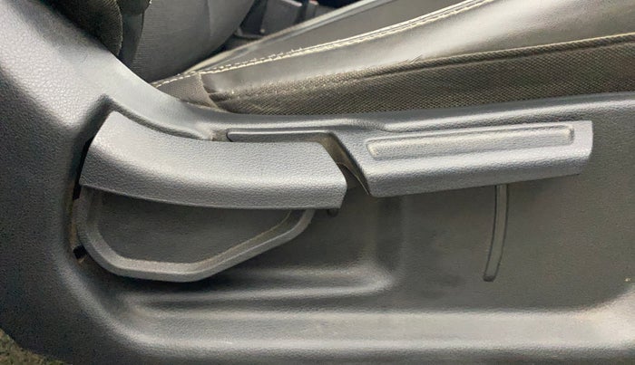 2019 Hyundai VENUE SX(O) 1.4 CRDI, Diesel, Manual, 1,27,192 km, Driver Side Adjustment Panel