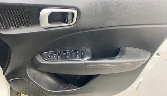 2019 Hyundai VENUE SX(O) 1.4 CRDI, Diesel, Manual, 1,27,192 km, Driver Side Door Panels Control