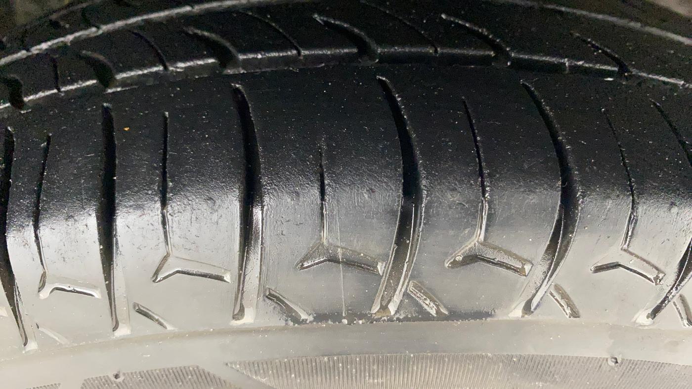2016 Maruti Alto 800 LXI, Petrol, Manual, 80,201 km, Right Front Tyre Tread