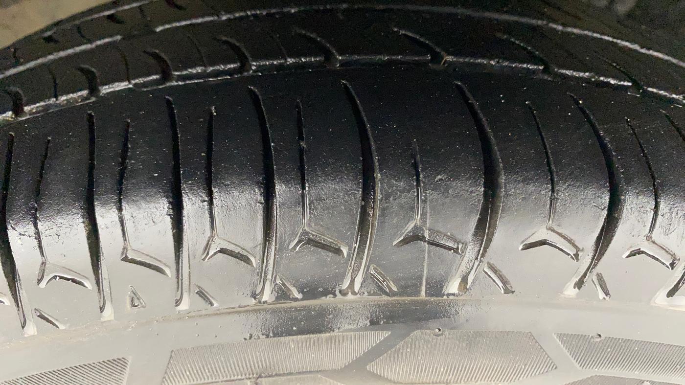 2016 Maruti Alto 800 LXI, Petrol, Manual, 80,201 km, Left Front Tyre Tread
