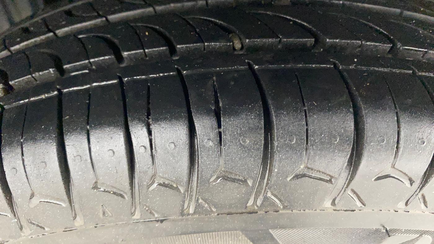 2016 Maruti Alto 800 LXI, Petrol, Manual, 80,201 km, Left Rear Tyre Tread