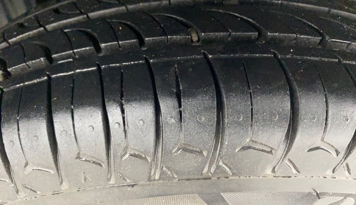 2016 Maruti Alto 800 LXI, Petrol, Manual, 80,201 km, Left Rear Tyre Tread