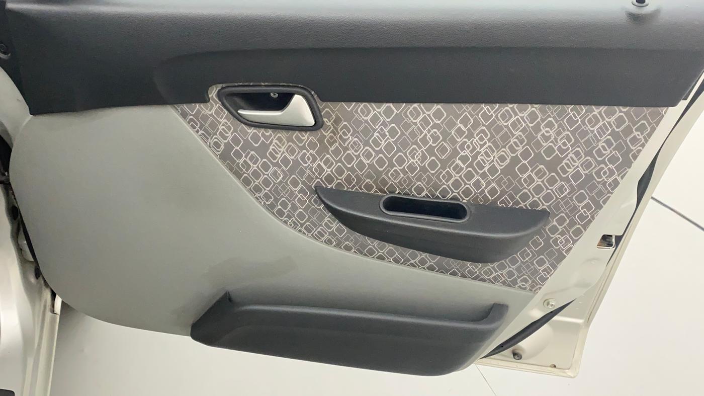 2017 Maruti Alto 800 LXI, Petrol, Manual, 38,005 km, Driver Side Door Panels Control