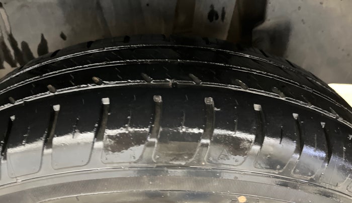 2019 Maruti Swift VXI, Petrol, Manual, 28,233 km, Left Rear Tyre Tread