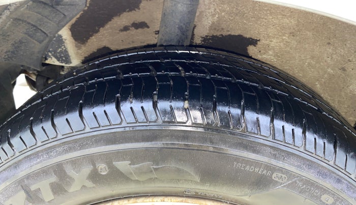 2013 Maruti Ritz LXI, Petrol, Manual, 29,550 km, Right Rear Tyre Tread