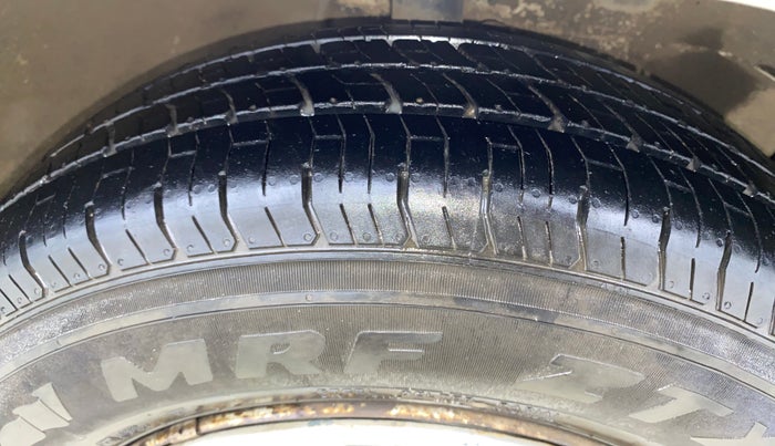 2013 Maruti Ritz LXI, Petrol, Manual, 29,550 km, Right Front Tyre Tread