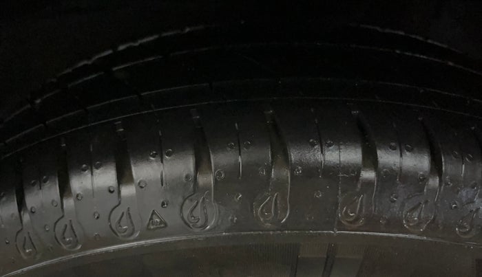 2021 Renault Kwid RXL, Petrol, Manual, 32,157 km, Left Rear Tyre Tread