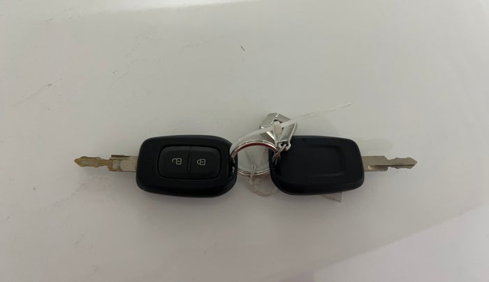 2021 Renault Kwid RXL, Petrol, Manual, 32,157 km, Key Close Up