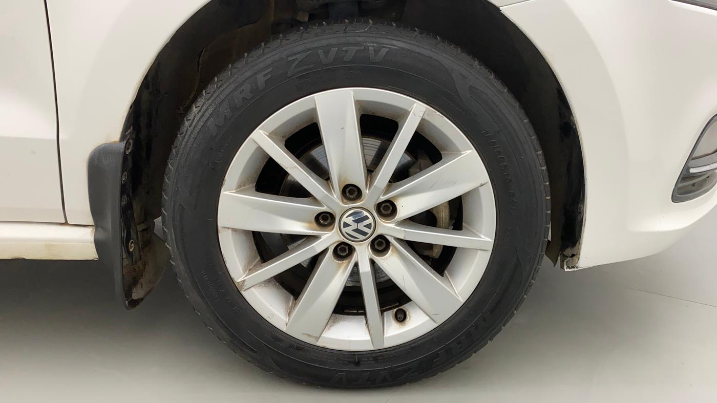 2016 Volkswagen Polo HIGHLINE1.2L, Petrol, Manual, 79,370 km, Right Front Wheel