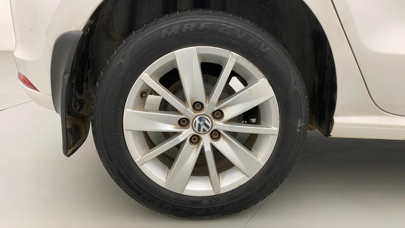 2016 Volkswagen Polo HIGHLINE1.2L, Petrol, Manual, 79,370 km, Right Rear Wheel