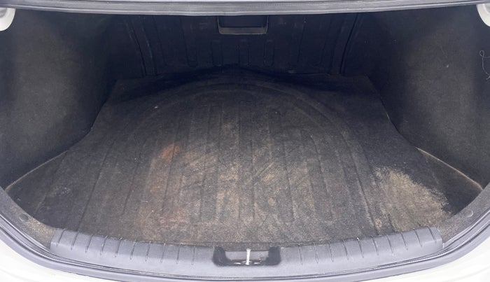 2018 Hyundai New Elantra 2.0 SX(O) AT PETROL, Petrol, Automatic, 83,195 km, Boot Inside