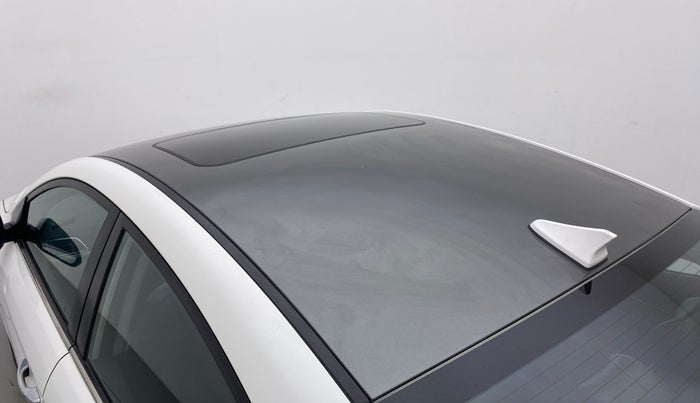 2018 Hyundai New Elantra 2.0 SX(O) AT PETROL, Petrol, Automatic, 83,195 km, Roof - Slightly dented