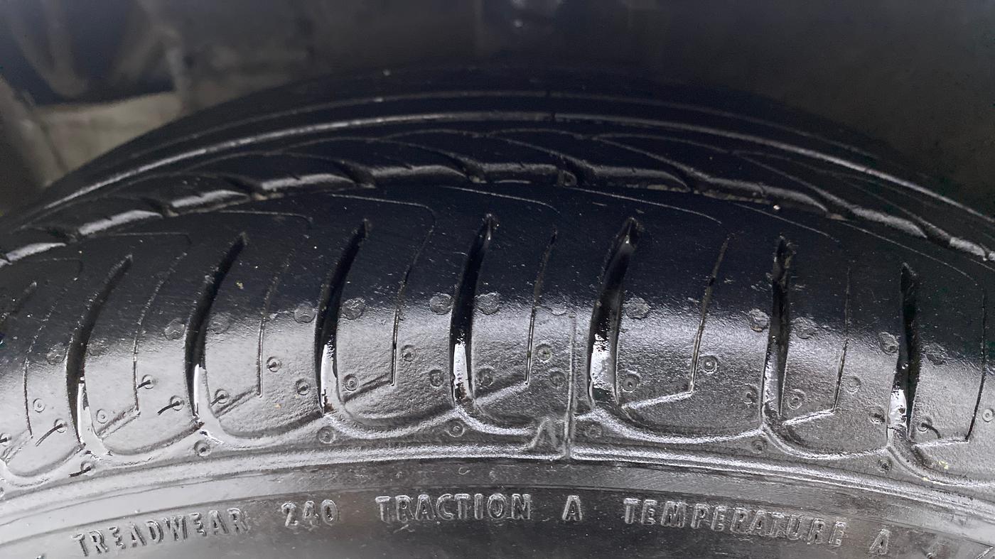 2018 Hyundai New Elantra 2.0 SX(O) AT PETROL, Petrol, Automatic, 83,195 km, Left Front Tyre Tread