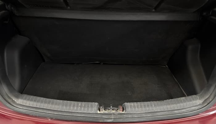 2016 Hyundai Grand i10 MAGNA AT 1.2 KAPPA VTVT, Petrol, Automatic, 32,398 km, Boot Inside