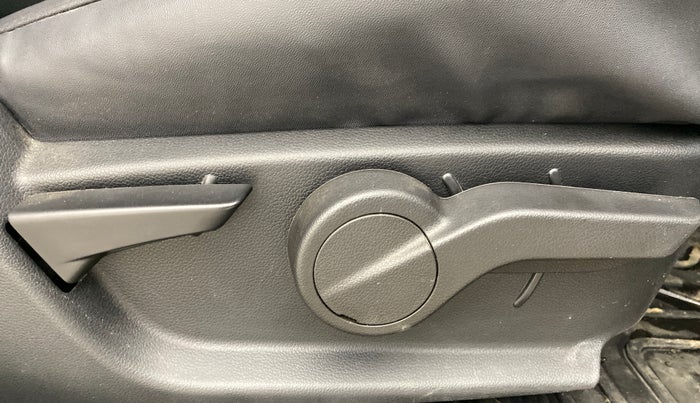 2022 Mahindra Thar LX PETROL HT 4WD AT, Petrol, Automatic, 15,336 km, Driver Side Adjustment Panel