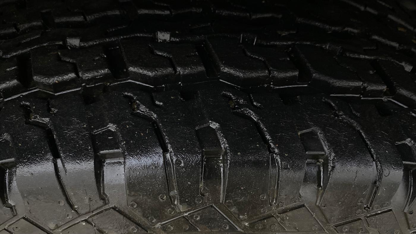 2022 Mahindra Thar LX PETROL HT 4WD AT, Petrol, Automatic, 15,414 km, Right Front Tyre Tread