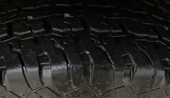 2022 Mahindra Thar LX PETROL HT 4WD AT, Petrol, Automatic, 15,336 km, Right Front Tyre Tread