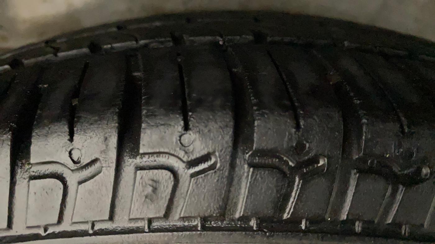 2016 Hyundai i10 MAGNA 1.1, Petrol, Manual, 40,281 km, Right Rear Tyre Tread