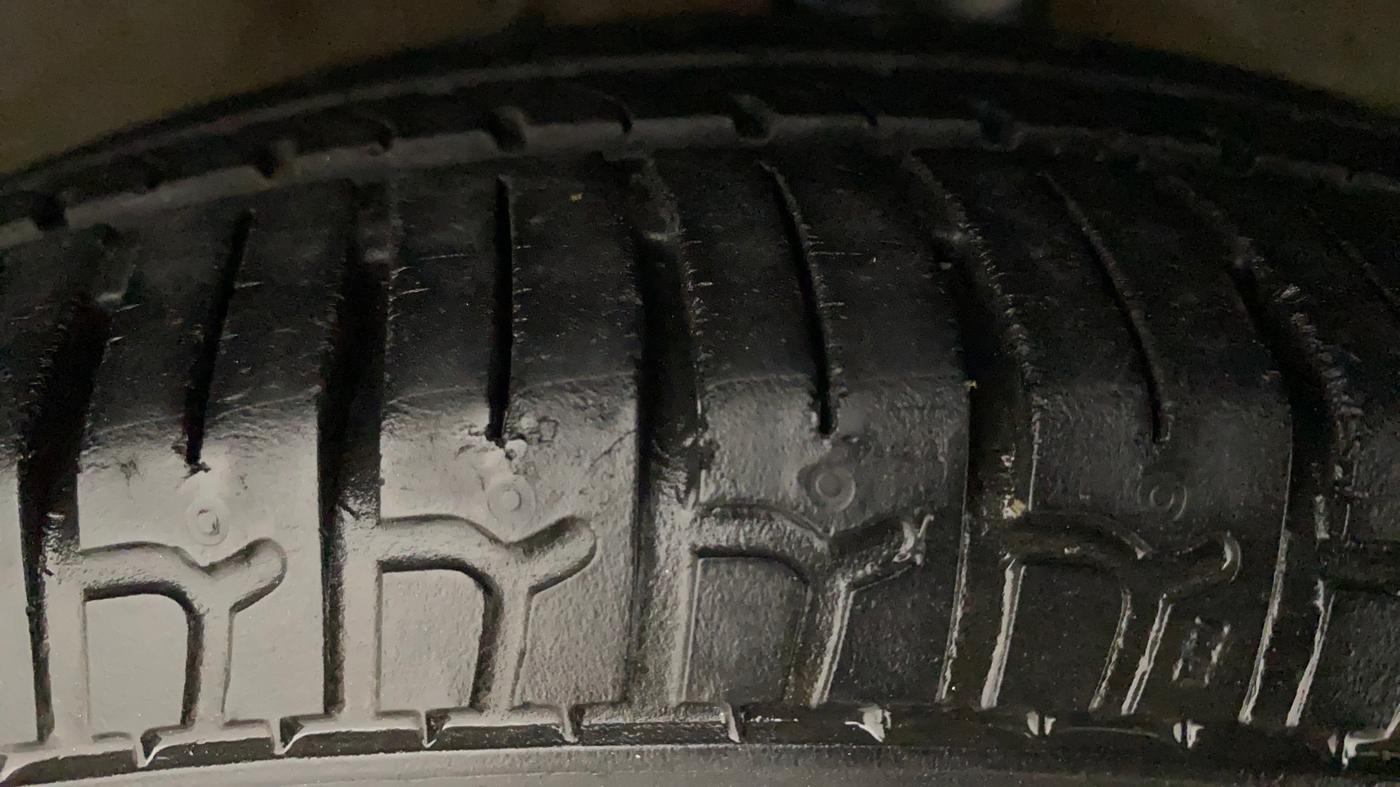 2016 Hyundai i10 MAGNA 1.1, Petrol, Manual, 40,281 km, Right Front Tyre Tread