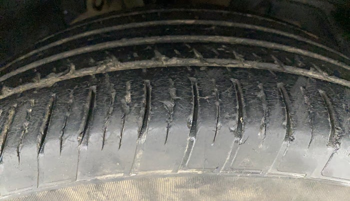 2018 Mahindra XUV500 W11 (O) AT, Diesel, Automatic, 56,905 km, Right Front Tyre Tread