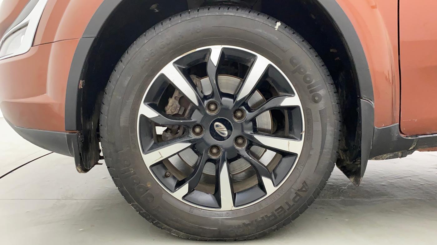 2018 Mahindra XUV500 W11 (O) AT, Diesel, Automatic, 56,905 km, Left Front Wheel