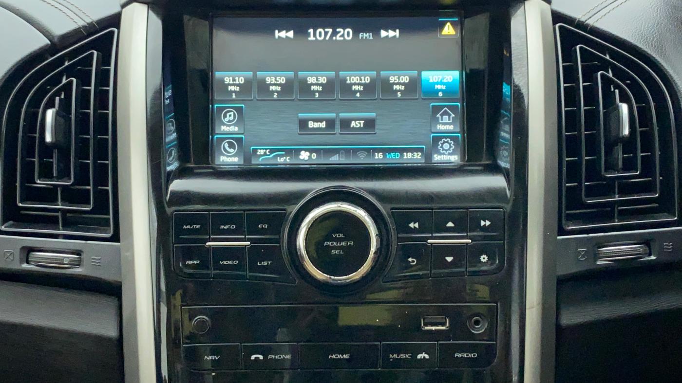 2018 Mahindra XUV500 W11 (O) AT, Diesel, Automatic, 56,905 km, Infotainment System