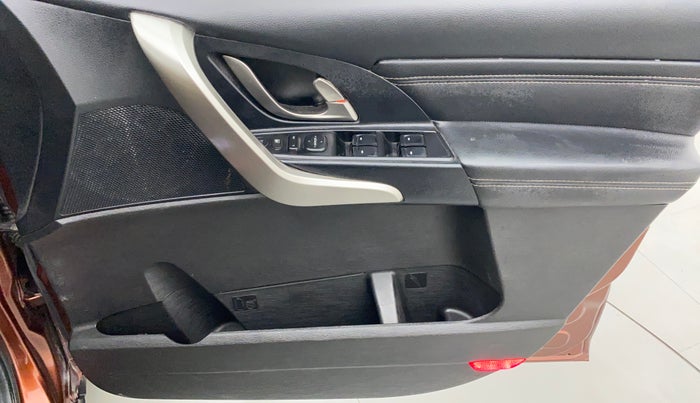 2018 Mahindra XUV500 W11 (O) AT, Diesel, Automatic, 56,905 km, Driver Side Door Panels Control