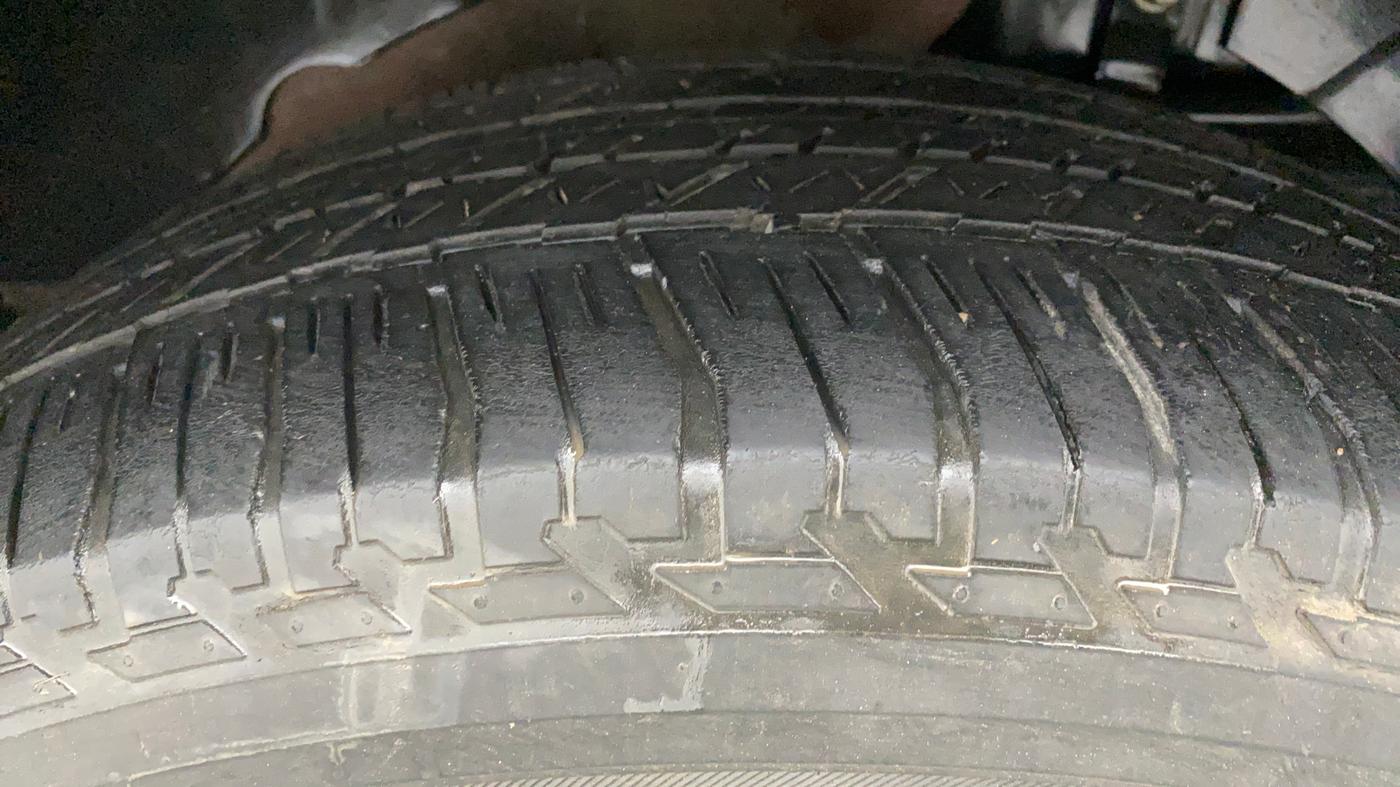 2018 Mahindra XUV500 W11 (O) AT, Diesel, Automatic, 56,905 km, Left Rear Tyre Tread