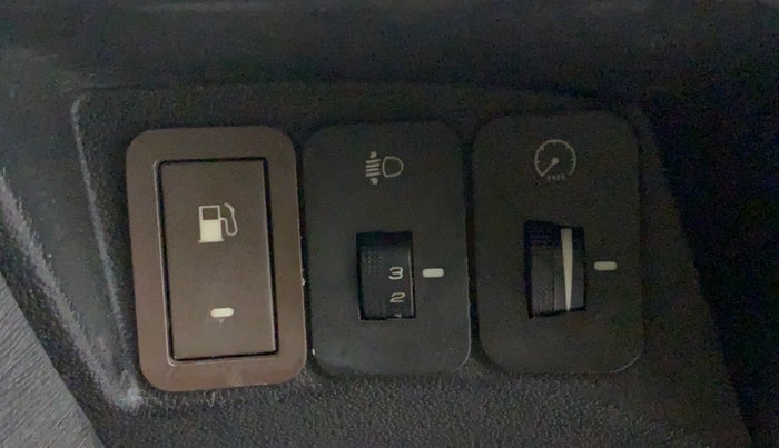 2018 Mahindra XUV500 W11 (O) AT, Diesel, Automatic, 56,905 km, Dashboard - Headlight height adjustment not working