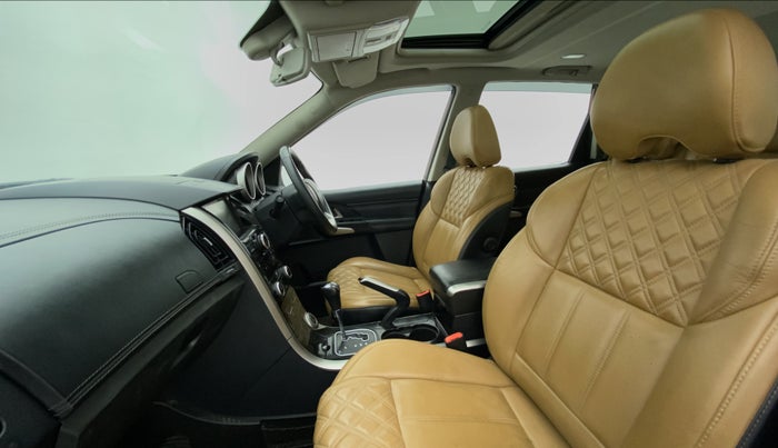 2018 Mahindra XUV500 W11 (O) AT, Diesel, Automatic, 56,905 km, Right Side Front Door Cabin