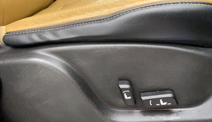 2018 Mahindra XUV500 W11 (O) AT, Diesel, Automatic, 56,905 km, Driver Side Adjustment Panel