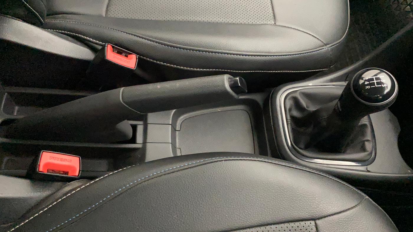 2019 Volkswagen Polo COMFORTLINE 1.0L MPI, Petrol, Manual, 34,354 km, Gear Lever