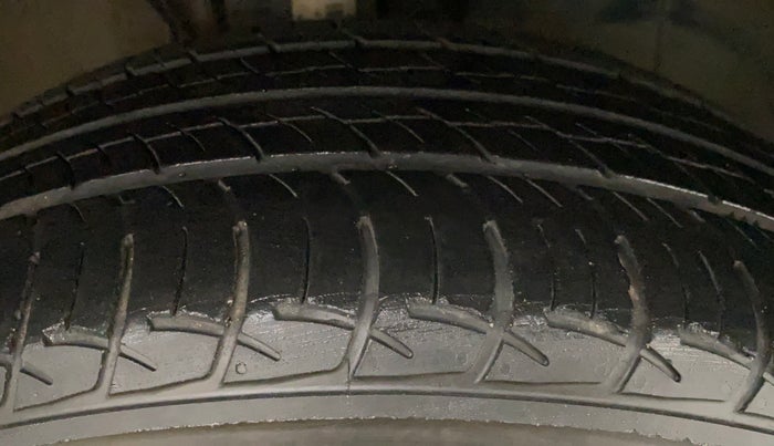 2019 Volkswagen Polo COMFORTLINE 1.0L MPI, Petrol, Manual, 34,354 km, Right Front Tyre Tread