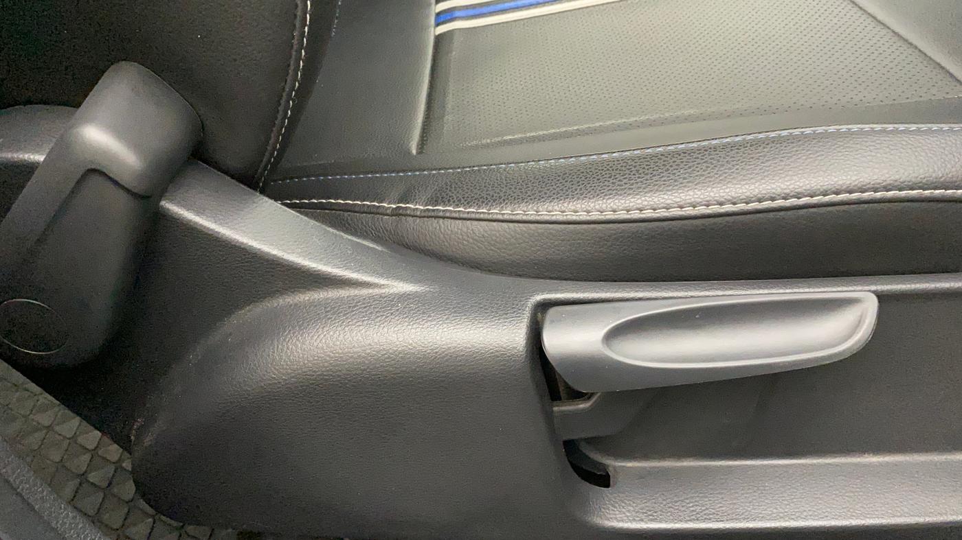 2019 Volkswagen Polo COMFORTLINE 1.0L MPI, Petrol, Manual, 34,354 km, Driver Side Adjustment Panel