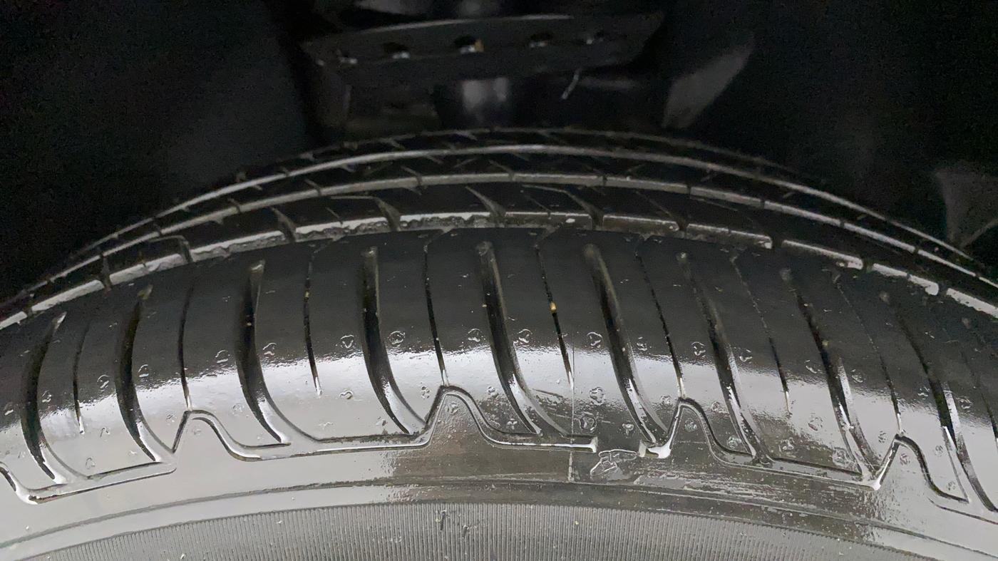 2021 Tata Safari XZA PLUS GOLD, Diesel, Automatic, 67,684 km, Right Front Tyre Tread