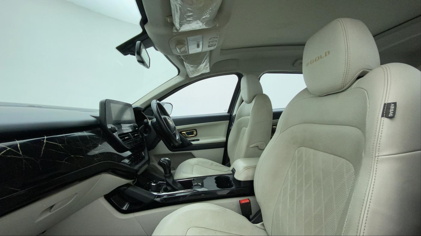 2021 Tata Safari XZA PLUS GOLD, Diesel, Automatic, 67,684 km, Right Side Front Door Cabin