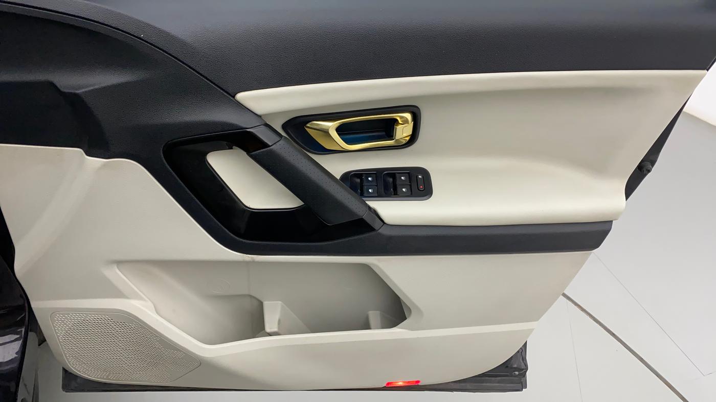 2021 Tata Safari XZA PLUS GOLD, Diesel, Automatic, 67,684 km, Driver Side Door Panels Control