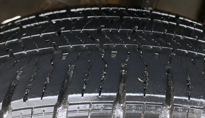 2013 Renault Duster RXL DIESEL 110, Diesel, Manual, 61,203 km, Left Rear Tyre Tread