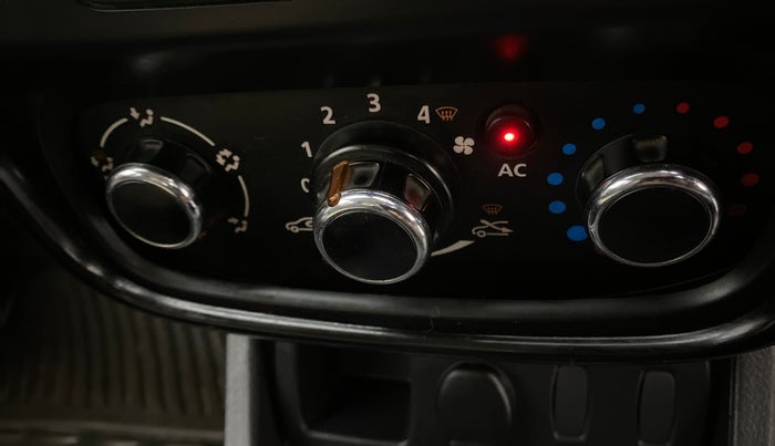 2013 Renault Duster RXL DIESEL 110, Diesel, Manual, 61,203 km, AC Unit - Directional switch has minor damage