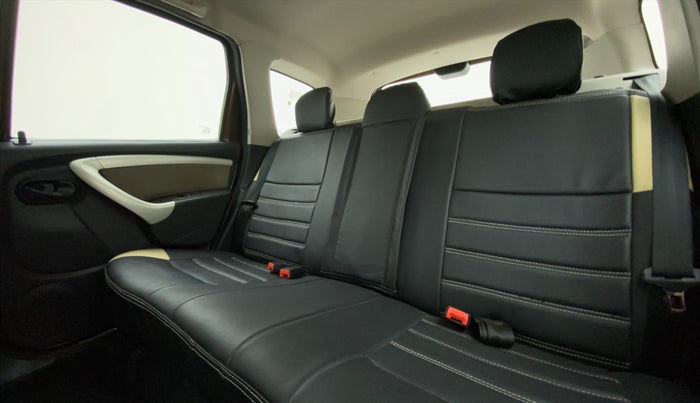 2013 Renault Duster RXL DIESEL 110, Diesel, Manual, 61,203 km, Right Side Rear Door Cabin