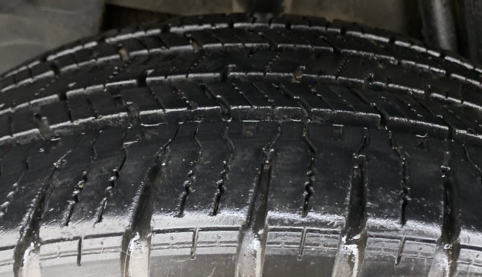 2013 Renault Duster RXL DIESEL 110, Diesel, Manual, 61,203 km, Right Rear Tyre Tread