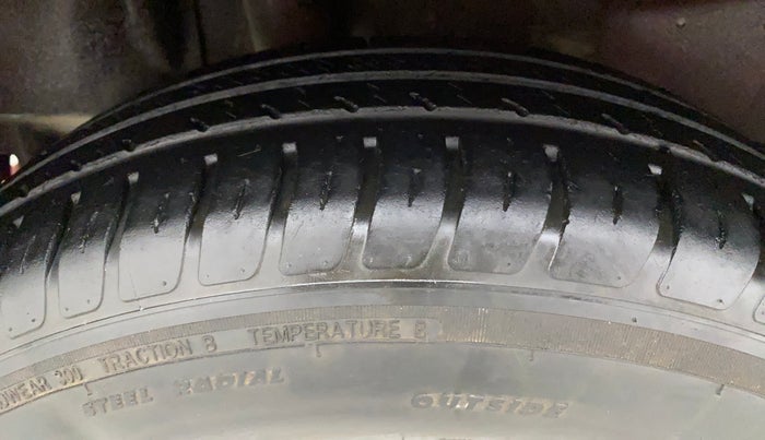 2018 Maruti Swift VXI, Petrol, Manual, 28,743 km, Right Rear Tyre Tread